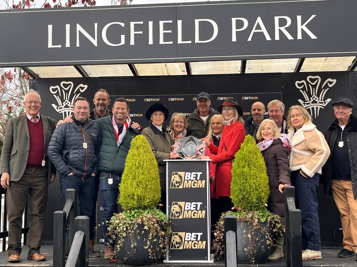 jamiesnowden's tweet photo. Delighted with both #GitMaker @GavinSheehan92 who won for @saalracing and #SuperSurvivor (2nd) under @Sean_Bowen_ for #NeilGoulden @LingfieldPark today whilst #Francina was 2nd @FakenhamRC under @JohnnyBurke2 #winners #23 well done team @Alexwalters89 @BetVictor #TopTeamEffort https://t.co/B3gPwfNuea