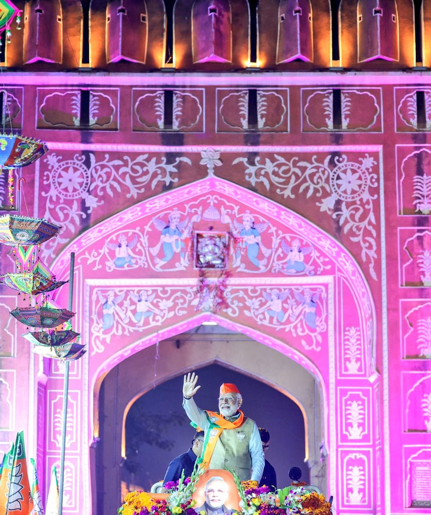 yadavrajendar10's tweet photo. Pic of the day!
#ModiInJaipur #ModiSaatheRajasthan
#कमल_चुनेगा_राजस्थान #राजस्थान_में_कमल_खिलेगा https://t.co/S8GpeMW7YE