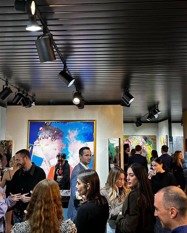 Don’t freeze waiting in line for some bar this Wednesday night! Come see your friends in town for Thanksgiving at We He(ART) Detroit at Daxton Hotel. Enjoy art for sale and cocktails for a great cause: eventbrite.com/e/we-heart-det… #nonprofit #detroit
