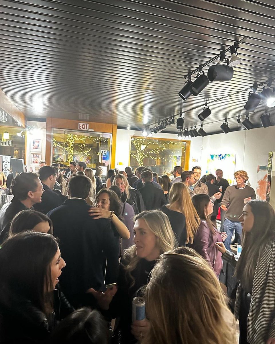 BARDfoundation's tweet photo. Don’t freeze waiting in line for some bar this Wednesday night! Come see your friends in town for Thanksgiving at We He(ART) Detroit at Daxton Hotel. Enjoy art for sale and cocktails for a great cause: https://t.co/vCd24jBGcQ #nonprofit #detroit https://t.co/05J5tdJWM3