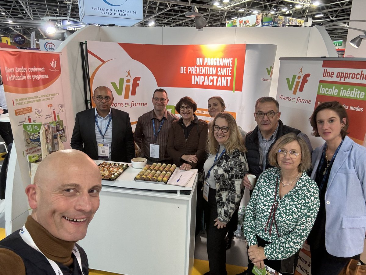 #SMCL2023 Le Programme <a href="/Vivons_en_Forme/">VIF</a> a accueilli quelques administrateurs et partenaires ce midi sur son stand G103, Pavillon 6.🙌🤩
Venez rencontrer notre équipe au service de vos projets #éducation #promotion #prévention #santé #forme #vieillirensanté .👍😁 <a href="/VIFReunion/">Vivons en Forme Reunion (VIF)</a>