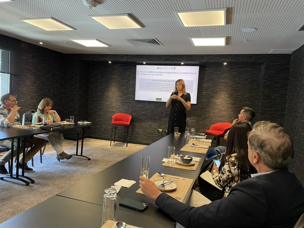 ColoniaTur's tweet photo. Actores públicos y privados de los Departamentos que integran el Camino Jesuita en Uruguay 🇺🇾 (Colonia, Florida, Montevideo, Paysandú y Rocha) participaron del Taller SIRTA de Inteligencia Turística organizado por @FedesudO y @CamturUruguay, con apoyo de @Uruguay_Natural ⬇️ https://t.co/aYK0Dq2v7O