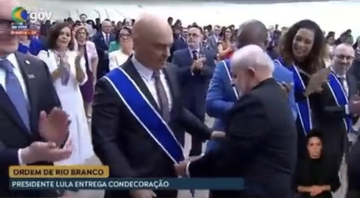 Alin85039182's tweet photo. @Pavinatto Infelizmente não, pelo contrário, ele foi condecorados com a mais alta Ordem de Rio Branco. #ripbrazil 🤡 https://t.co/fgkxdhZ2Pk