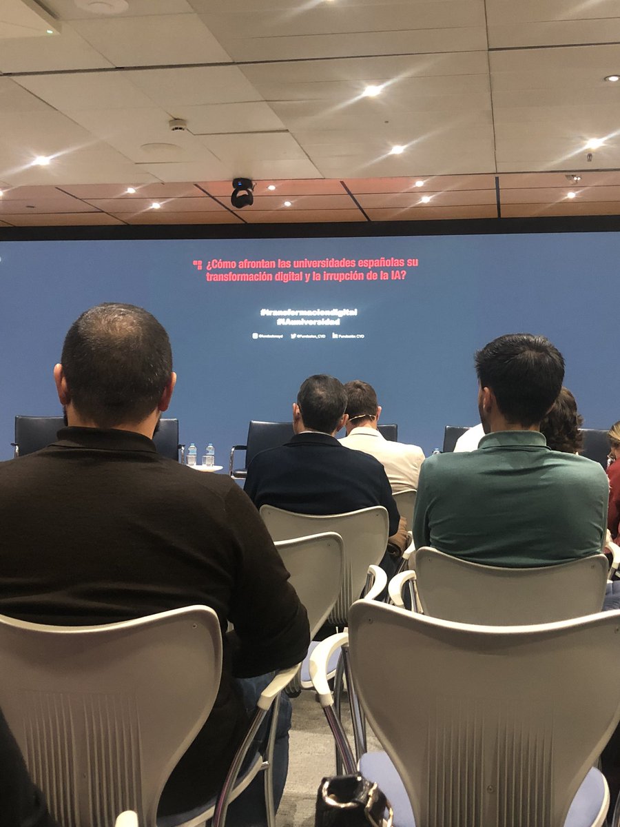 Hoy en IBM Innovation Studio, en el debate organizado por #FundaciónCYD hablando sobre universidad, transformación digital e IA