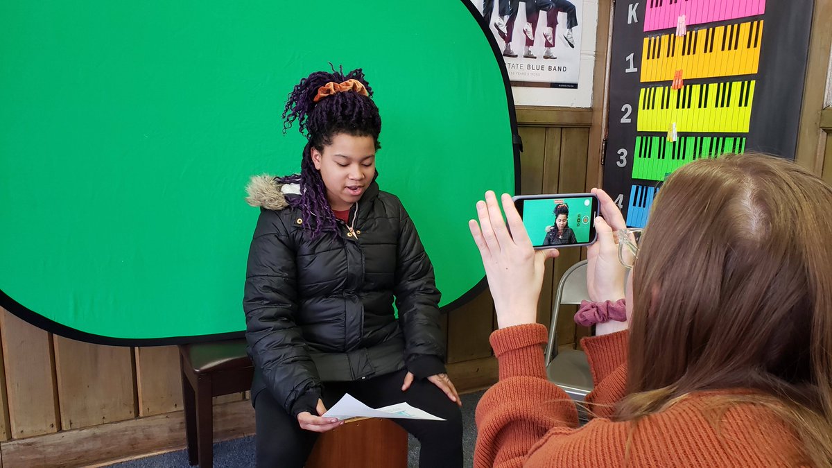 arothTechTools's tweet image. Students @BellefonteElem record school announcements with Miss Arnoldi and @HenryTechK5. 🎬