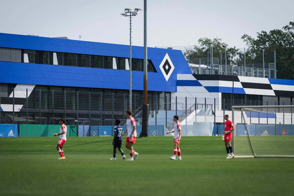 KalbarczykDavid's tweet photo. W ramach światowej kadry #FcBayern u19 zdobyłem międzynarodowe doświadczenie grając jako podstawowy lewy obrońca.
Zagrałem mecze przeciwko najmocniejszym drużynom w Niemczech, to było bardzo cenne doświadczenie.
#GerPol
#Laczynaspilka
#MarcinBrosz https://t.co/m0wQUlAESm