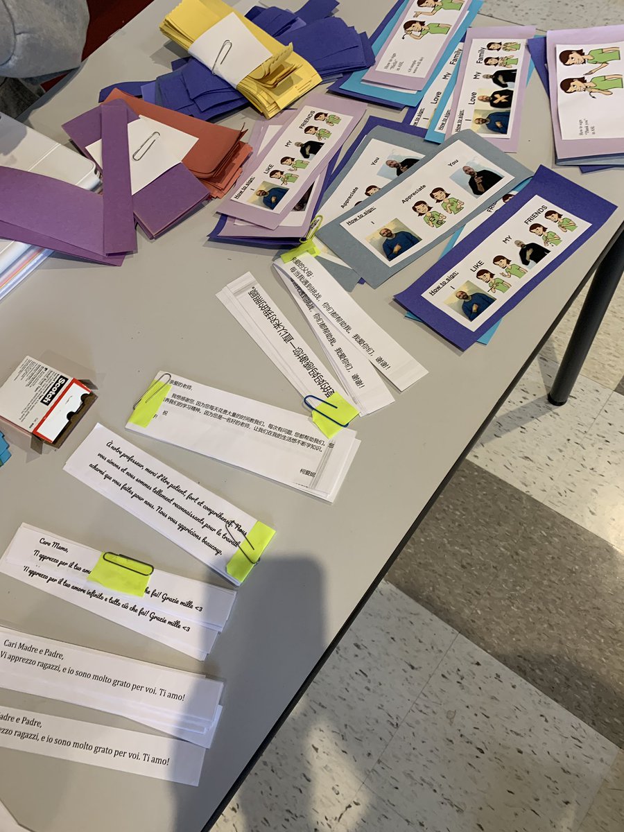 North Shore students are Thankful! World language honor society students wrote thankfulness cards in languages that can be given to friends, family, and faculty - in 6 different languages!