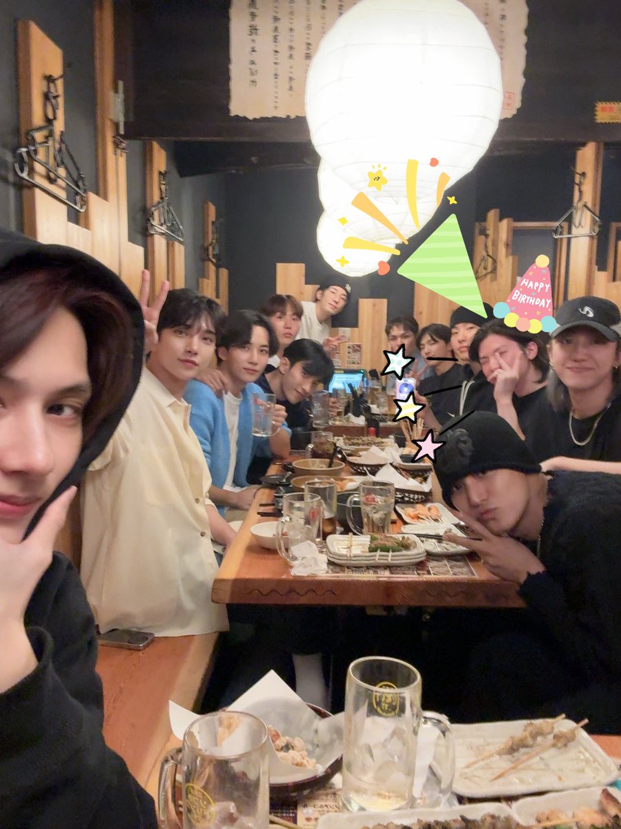 sounds_of_cheol's tweet photo. seventeen 😭🎂 https://t.co/yUpGPuD1PJ