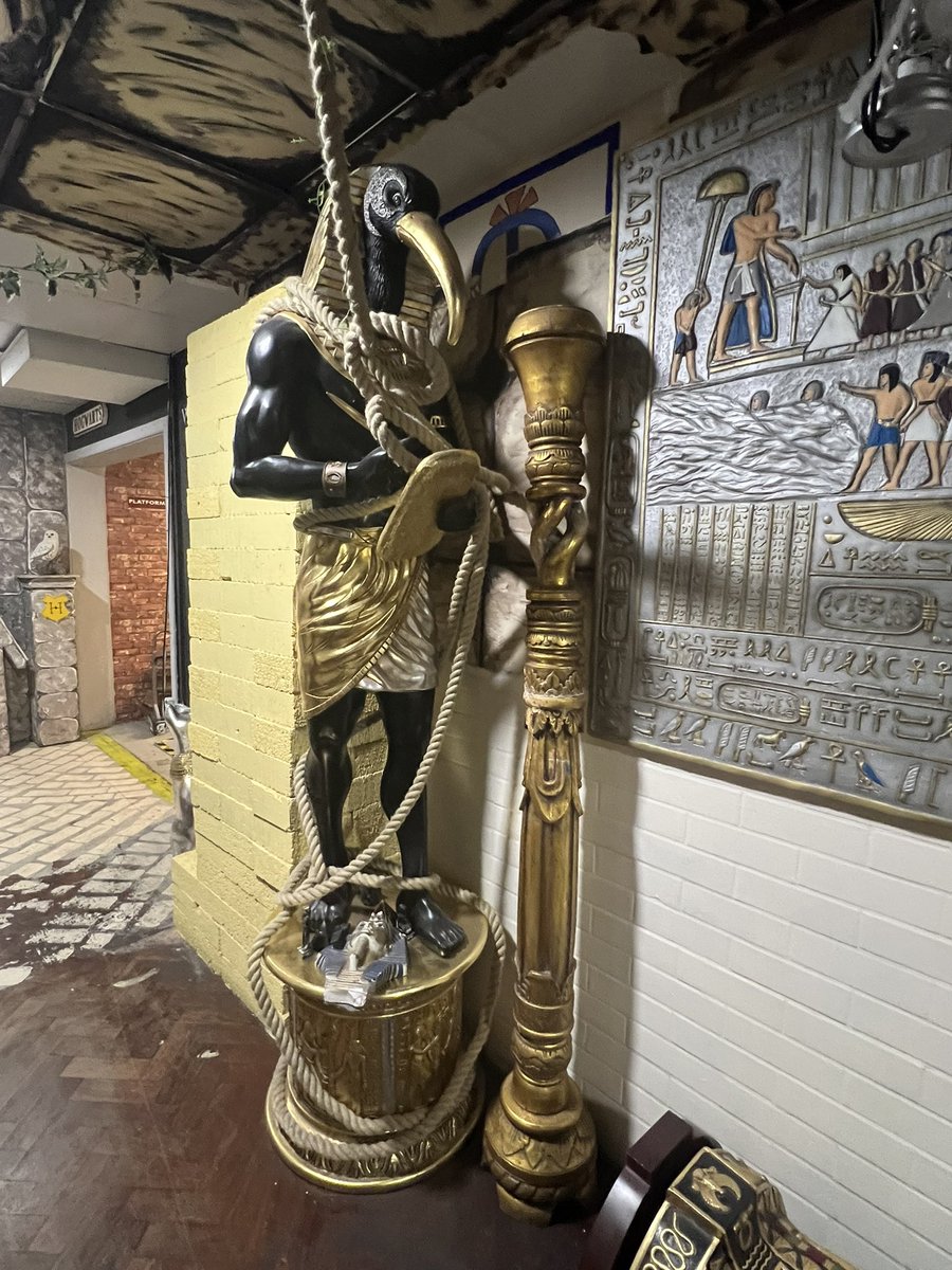 teacherhead's tweet photo. If you’re going to do corridor displays, don’t muck about!!! #fulbridgeacademy doesn’t do things by halves !! https://t.co/FfCp1OKDZH