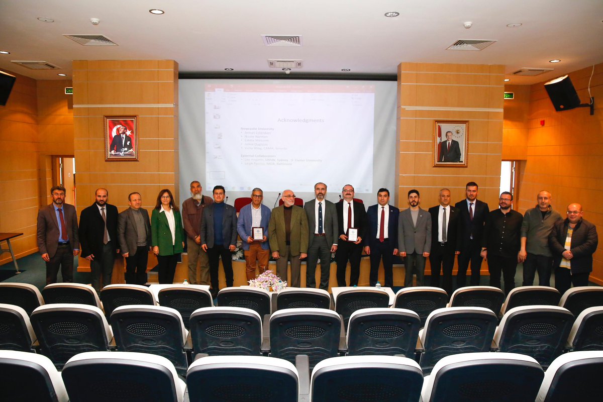 MutluTurkmen's tweet photo. Bağımlılık alanında dünyanın önde gelen akademisyenlerinden Prof. Dr. Ahmet Hacımüftüoğlu ile Prof. Dr. Mohammed Shoaib, nikotin bağımlılığının otonom sinir sistemine etkilerini ve tedavi yöntemlerini anlattıkları konferansta öğrencilerimize yeni farkındalıklar kazandırdılar. https://t.co/Ef5gj8U6nF