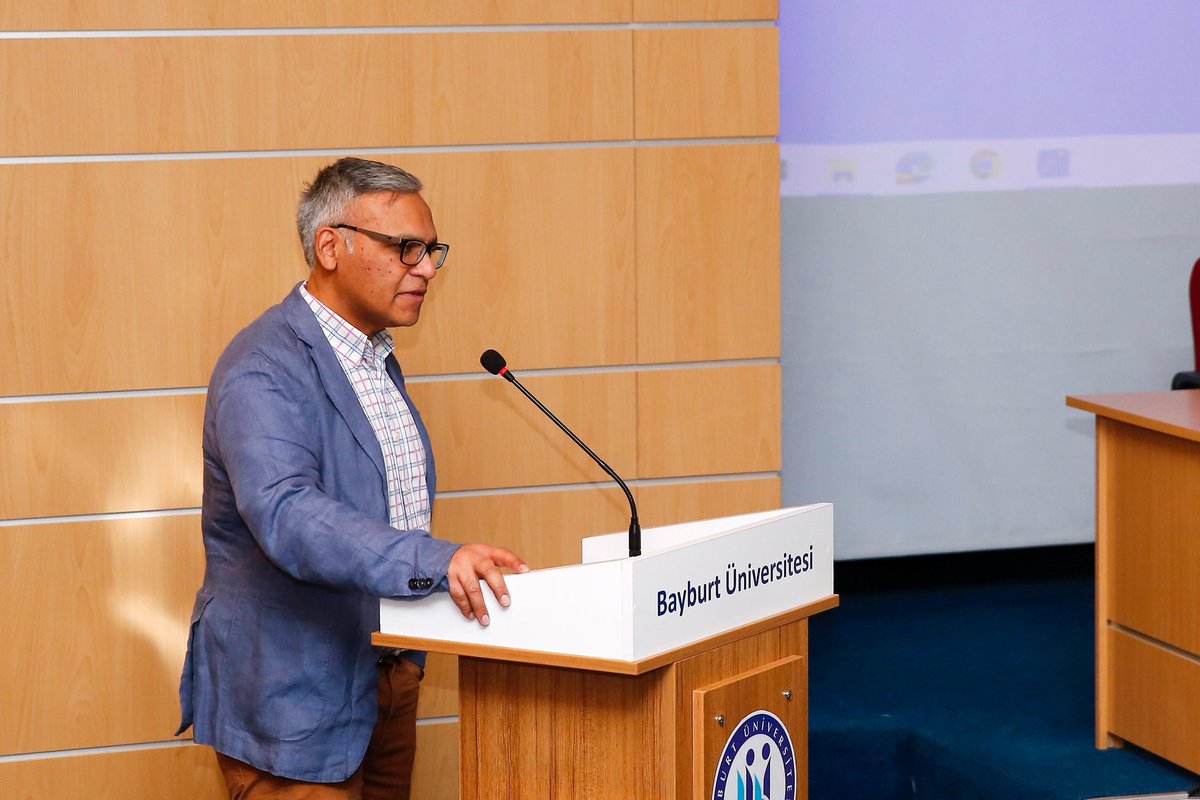 MutluTurkmen's tweet photo. Bağımlılık alanında dünyanın önde gelen akademisyenlerinden Prof. Dr. Ahmet Hacımüftüoğlu ile Prof. Dr. Mohammed Shoaib, nikotin bağımlılığının otonom sinir sistemine etkilerini ve tedavi yöntemlerini anlattıkları konferansta öğrencilerimize yeni farkındalıklar kazandırdılar. https://t.co/Ef5gj8U6nF