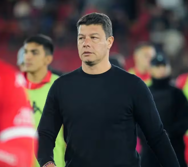 InforealPatron's tweet photo. 🚨 AHORA

Sebastián Battaglia IRRUMPE en las negociaciones por el próximo DT de #Patronato

Después de que el presidente Molina le haya pedido que abandone la oficina, tuvo que intervenir la PER para llevárselo

En estos momentos está detenido por invasión a la propiedad privada https://t.co/UI8tVjMnST