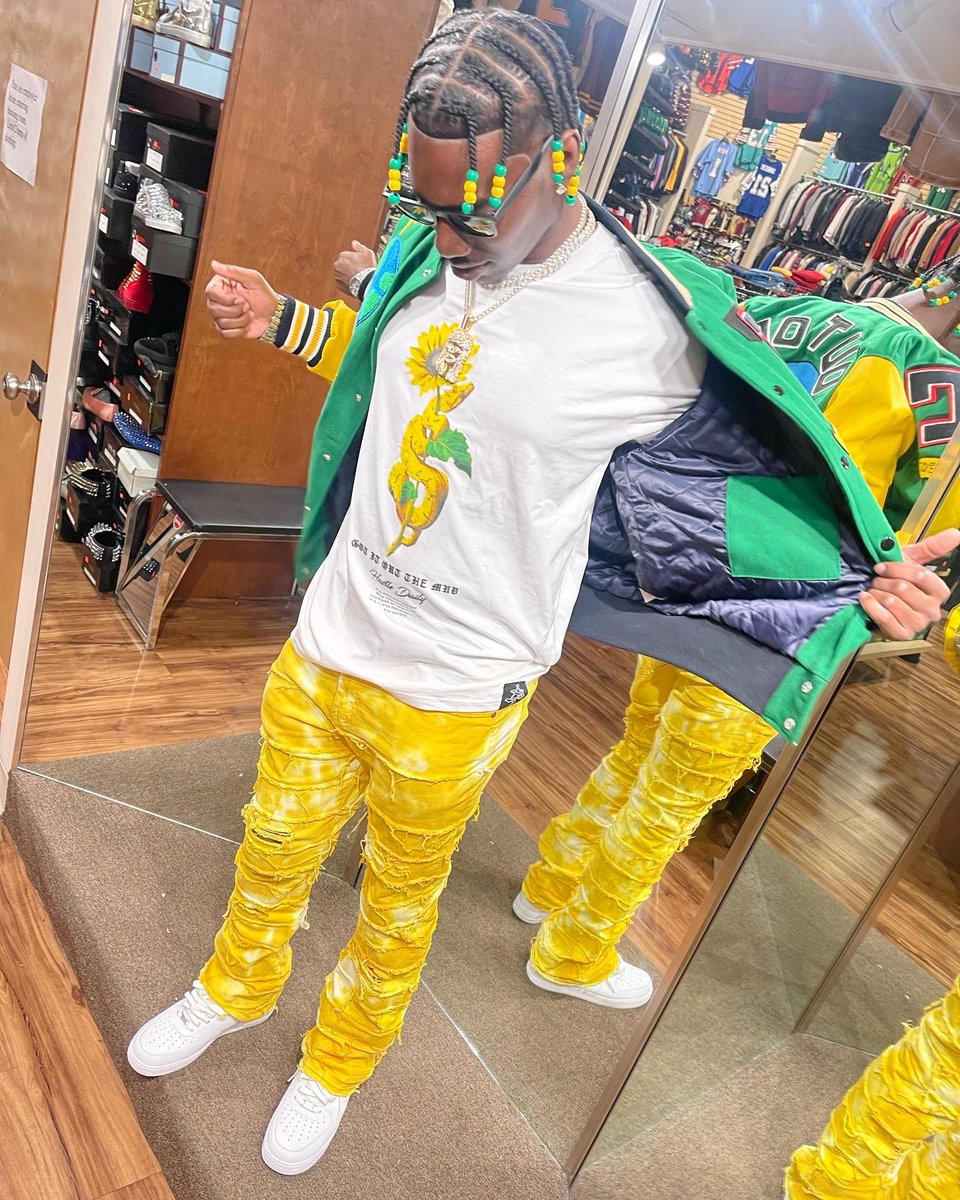 devontapar12's tweet photo. What works for you might not work for me I’ll drop everything and chase my dreams they thought I was crazy ( rod wave tour) https://t.co/EIOe2wucar