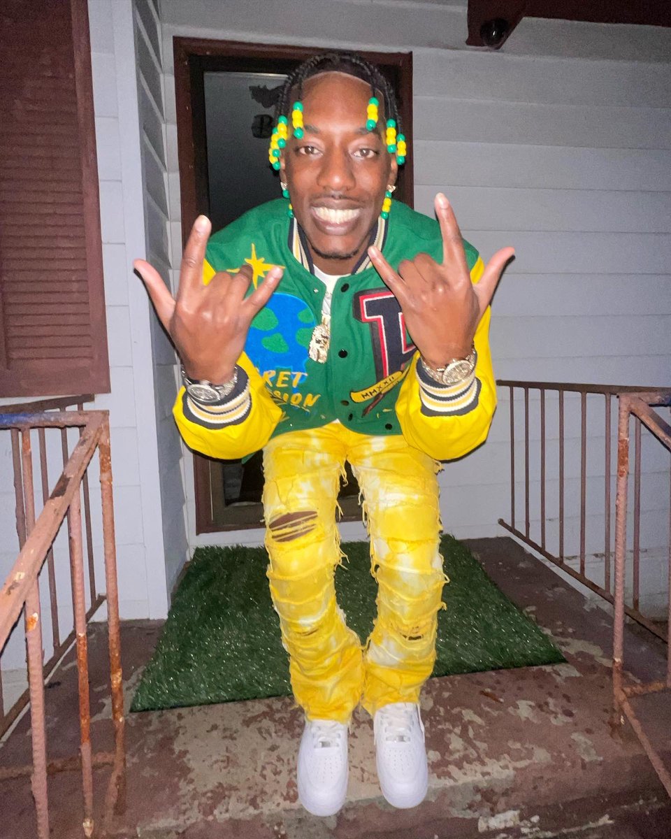 devontapar12's tweet photo. What works for you might not work for me I’ll drop everything and chase my dreams they thought I was crazy ( rod wave tour) https://t.co/EIOe2wucar