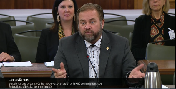 FQMenligne's tweet photo. Présentation de notre mémoire sur le #pl39 Loi modifiant la Loi sur la fiscalité municipale.
Des recommandations ont été présentées permettant d’octroyer de nouveaux pouvoirs aux municipalités, notamment en matière d’habitation.
Pour le consulter : https://t.co/66VP4NKcyy https://t.co/gG3vF39DVc