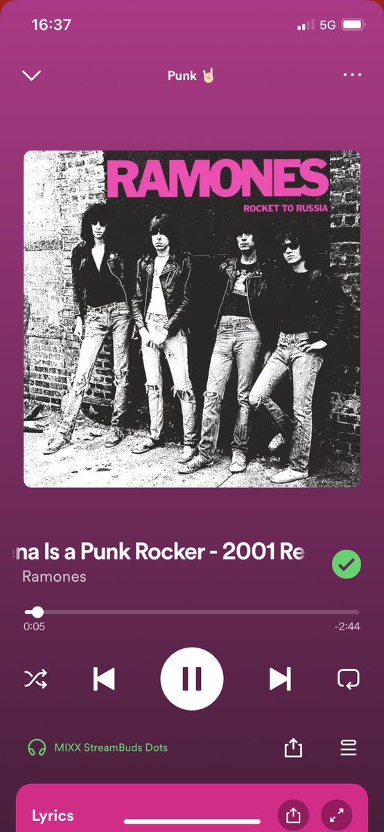 J_Smith451's tweet photo. Tuesday is punk day 🤘🏻 https://t.co/LEHApBy7ji