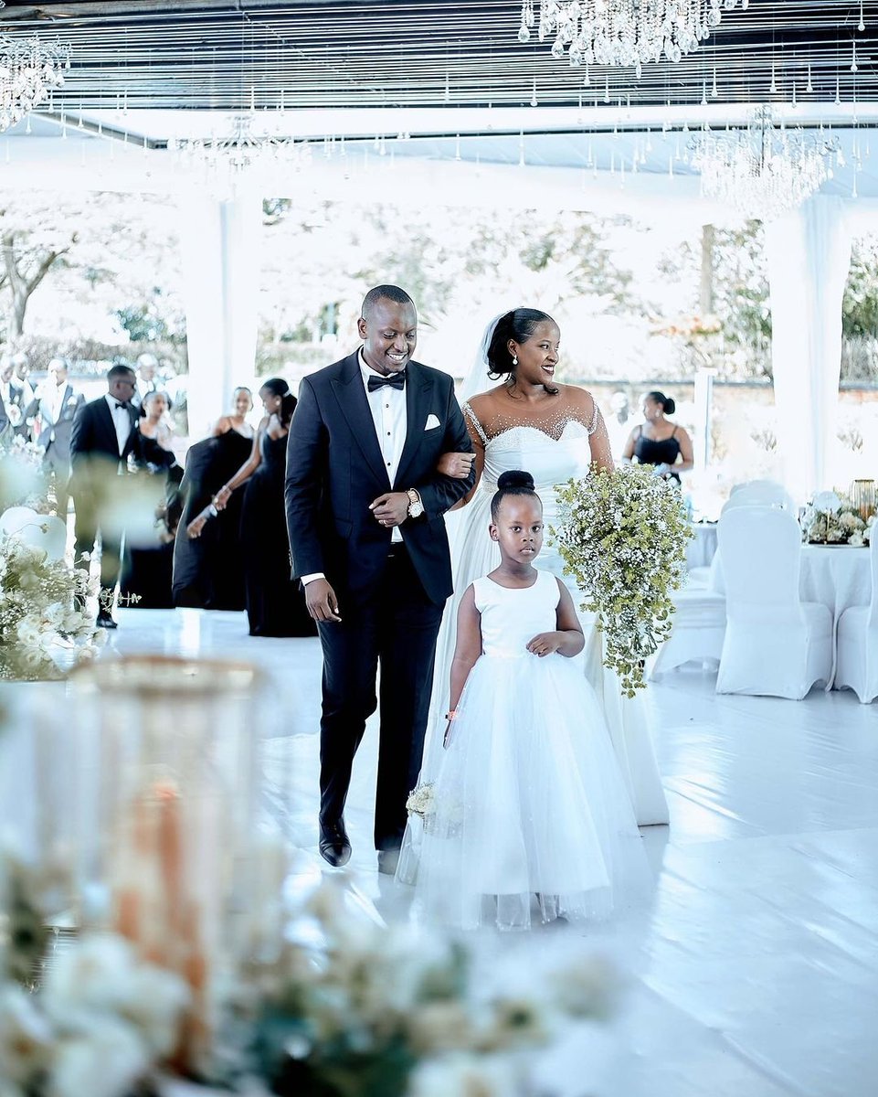 MikoloUg's tweet photo. Witnessing the union of Onesmus💍 Alice💑💕 #Mikolo #BrideandGroom 

Photography by: @kens_Shot 
💐: Earnest Events 
https://t.co/xA13MfW8DS https://t.co/q5V6QMhgXm