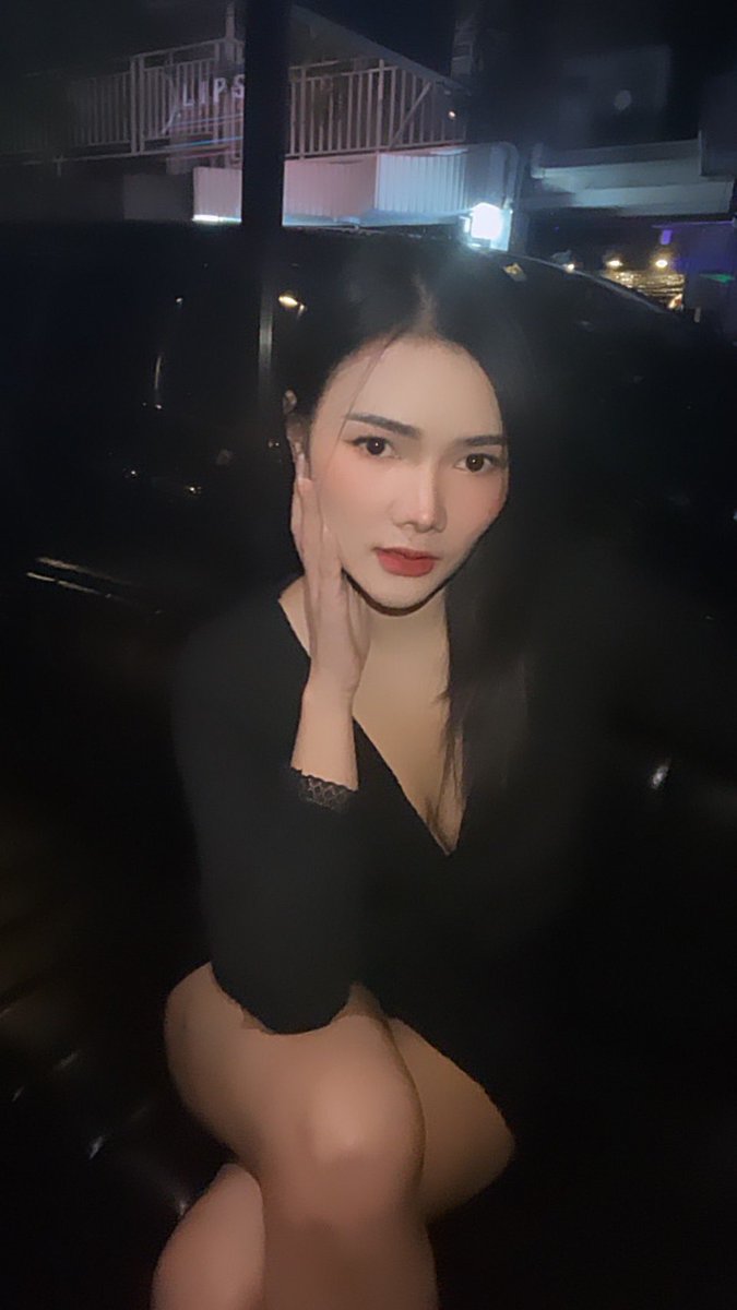 LipsClub31's tweet photo. You can choose the girl’s drink https://t.co/7aC6PtHSNO