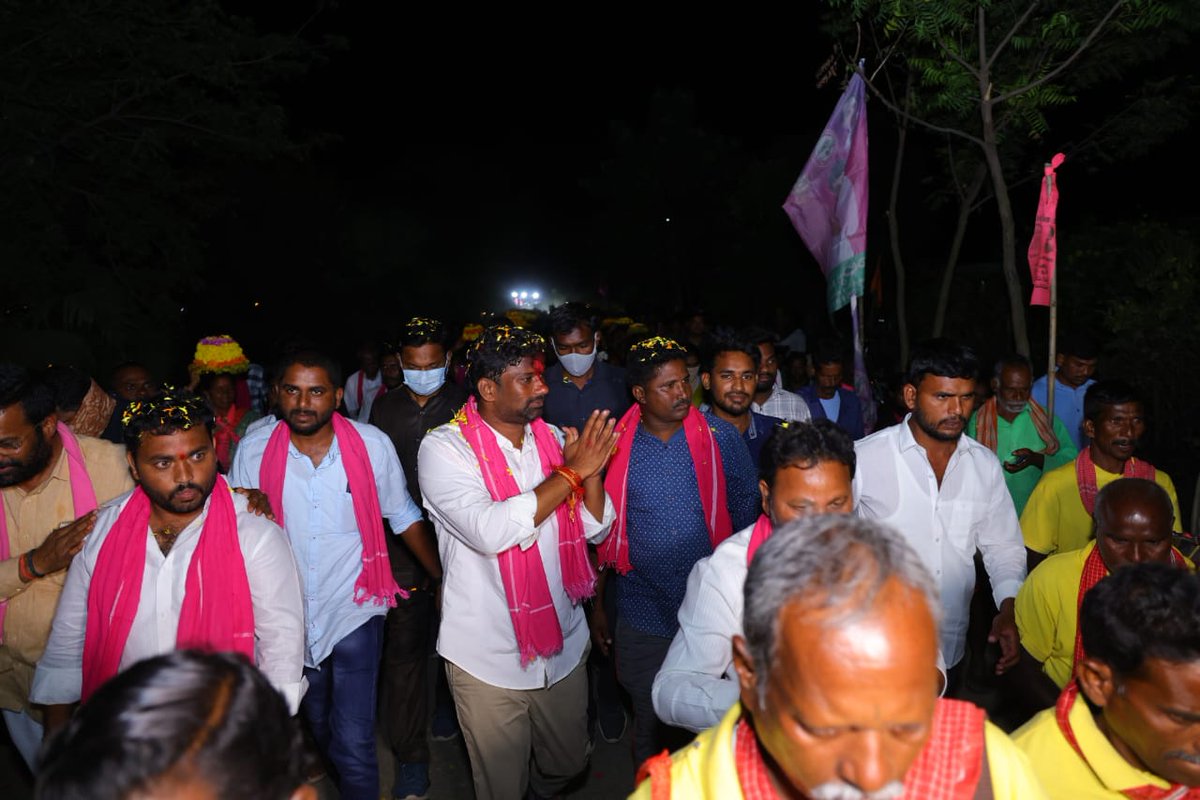 balkasumantrs's tweet photo. కటుక వేస్తే కరెంట్ ఇచ్చే బీఆర్ఎస్ కావాలా....?
కారు చీకట్లో ఉంచే కాంగ్రెస్ కావాల్న...?

 ఎన్ని��ల ప్రచారంలో భాగంగా జైపూర్ మండలం నర్వ గ్రామంలో నేడు ప్రచారం నిర్వహించడం జరిగింది. 

#VoteForCar #KCROnceAgain https://t.co/sgyM8XaDpe