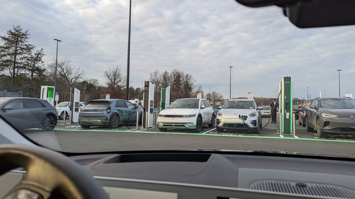 AboveTheStatic's tweet image. Hitting the road in an EV for #Thanksgiving? 

Check out these route planning resources for #ElectricVehicles, including apps, travel tips, and an interactive map covering fast charging sites.

findthebestcarprice.com/ev-route-plann… | #EVtravel