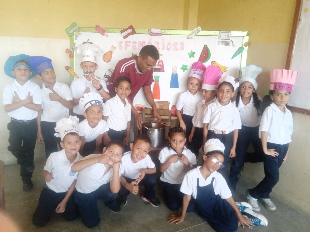 cbitotiliar's tweet photo. #21Nov2023 Compartiendo con los Alumnos de 2do "C" celebrando el día de la alimentación #Tizana 🍹 https://t.co/DdPUJzMBGx