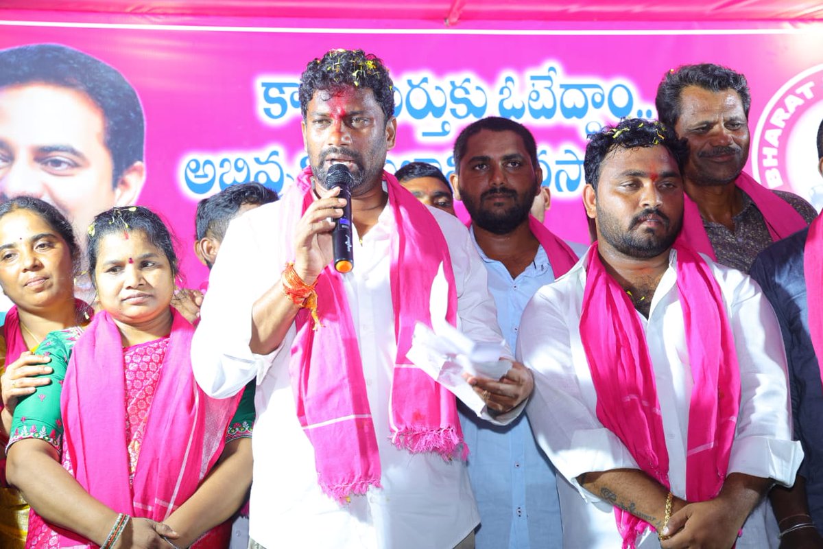 balkasumantrs's tweet photo. కటుక వేస్తే కరెంట్ ఇచ్చే బీఆర్ఎస్ కావాలా....?
కారు చీకట్లో ఉంచే కాంగ్రెస్ కావాల్న...?

 ఎన్ని��ల ప్రచారంలో భాగంగా జైపూర్ మండలం నర్వ గ్రామంలో నేడు ప్రచారం నిర్వహించడం జరిగింది. 

#VoteForCar #KCROnceAgain https://t.co/sgyM8XaDpe