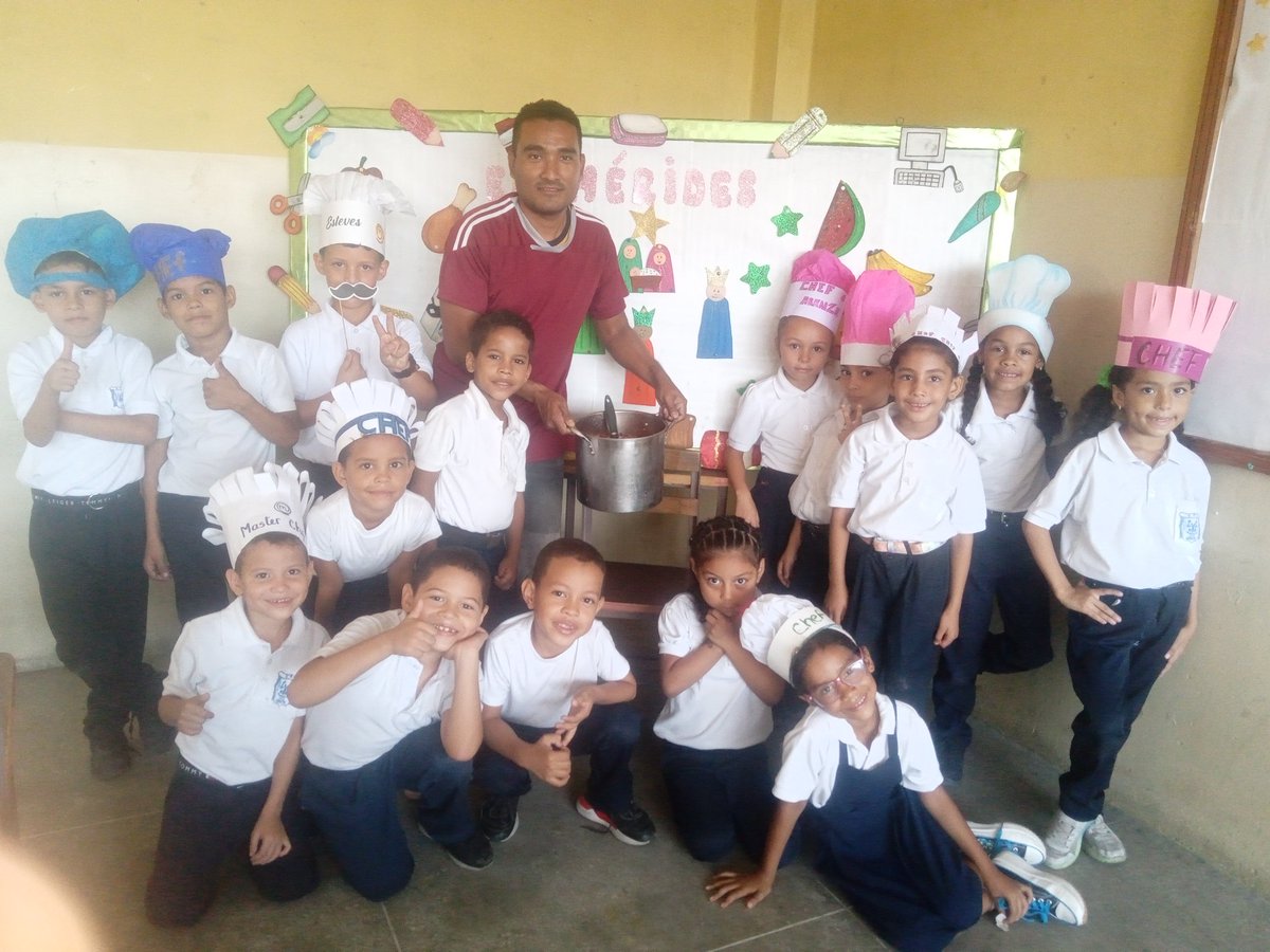 cbitotiliar's tweet photo. #21Nov2023 Compartiendo con los Alumnos de 2do "C" celebrando el día de la alimentación #Tizana 🍹 https://t.co/DdPUJzMBGx