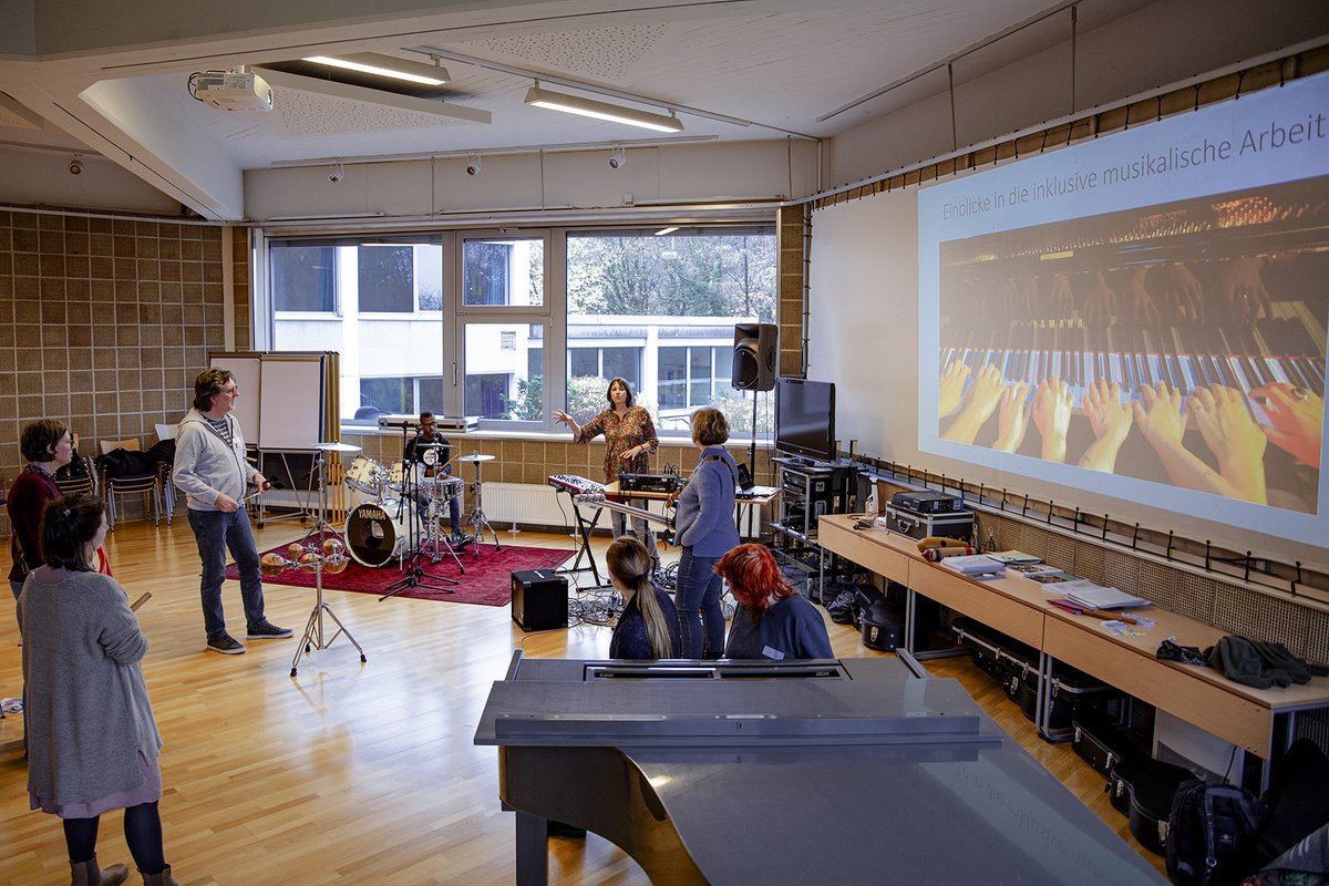 Mit Workshops &amp; Praxisbeispielen untersuchte die Programmbegleitende Qualitätsentwicklung „Kultur macht stark“ heute in der Akademie, wie sich Kulturelle Bildung inklusiv gestalten lässt, um gleichberechtigte #Teilhabe von Menschen mit Beeinträchtigungen zu erreichen. #Inklusion