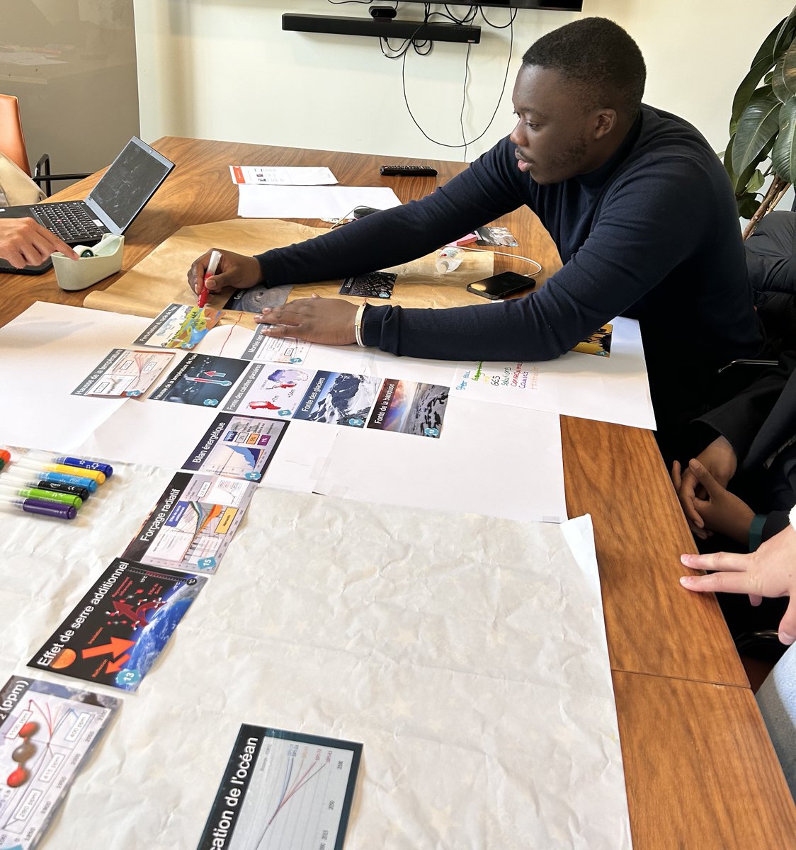LendysGroup's tweet photo. Atelier @FresqueDuClimat chez Lendys 🎨 !
Une session pédagogique et collaborative qui a permis aux Lendysiens de mieux appréhender les liens de causes à effet entre activités humaines et dérèglement climatique 🔬.
Notre objectif est de former l’ensemble du Groupe d’ici 2025 🎯 https://t.co/qESK4JDRmq