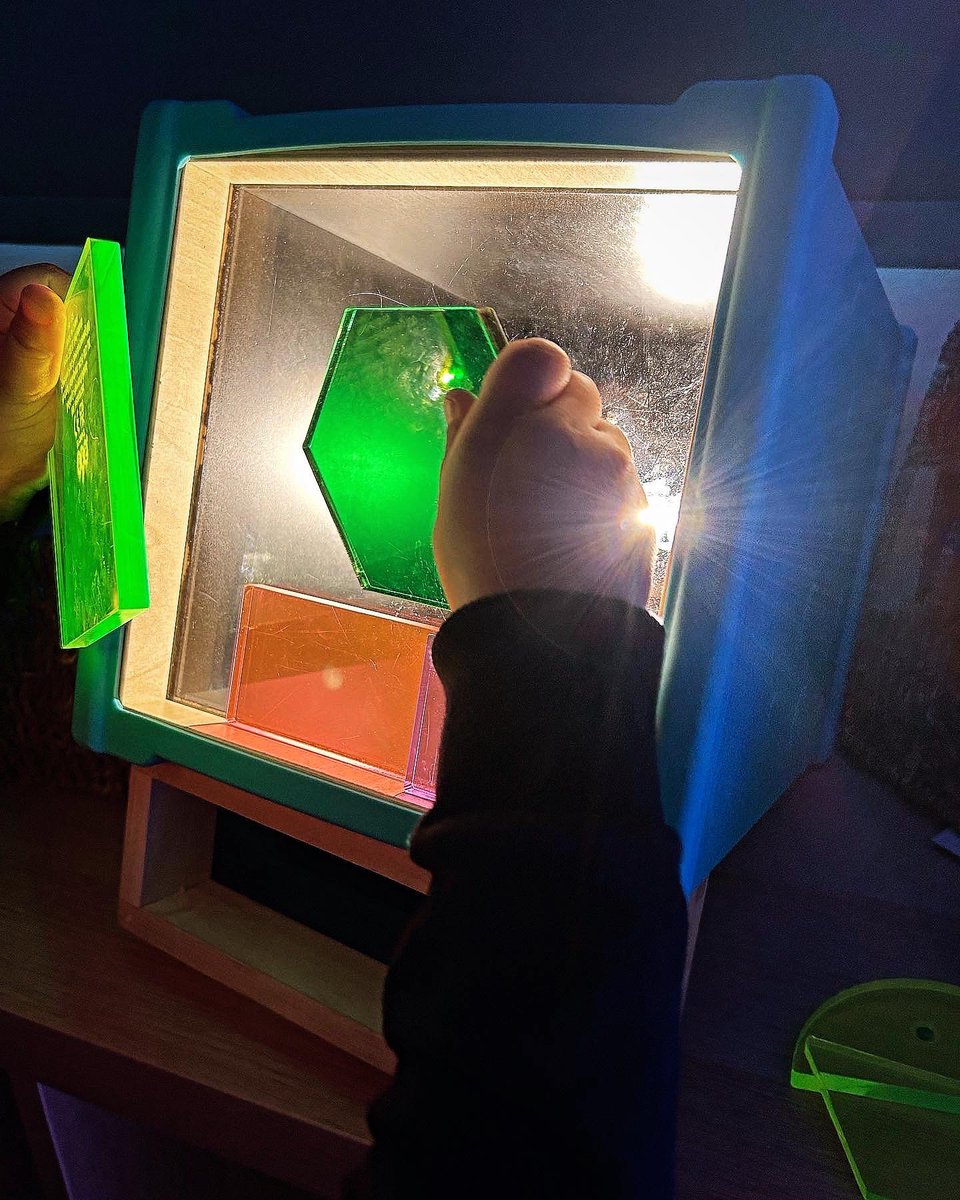 MissArthur_'s tweet photo. Our new light box has been very popular this week. We’ve enjoyed observing how the children have used different resources to create shadows and patterns ❤️💙💜💛💚 https://t.co/1DbHsSE0BM