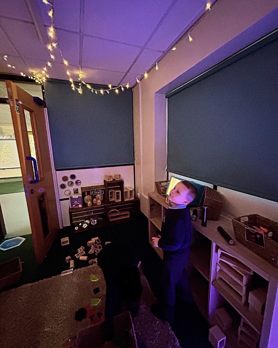 MissArthur_'s tweet photo. Our new light box has been very popular this week. We’ve enjoyed observing how the children have used different resources to create shadows and patterns ❤️💙💜💛💚 https://t.co/1DbHsSE0BM
