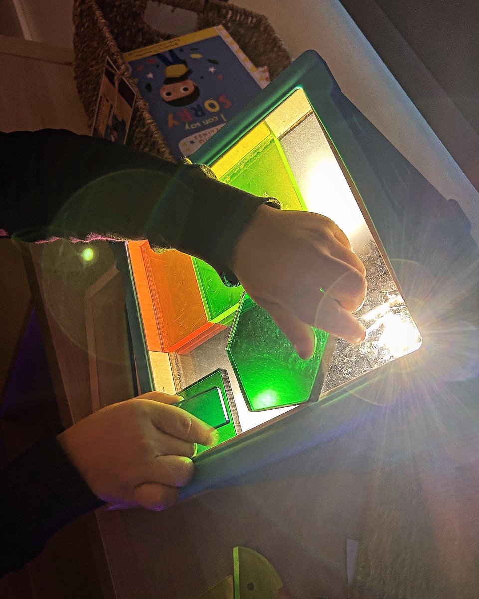 MissArthur_'s tweet photo. Our new light box has been very popular this week. We’ve enjoyed observing how the children have used different resources to create shadows and patterns ❤️💙💜💛💚 https://t.co/1DbHsSE0BM