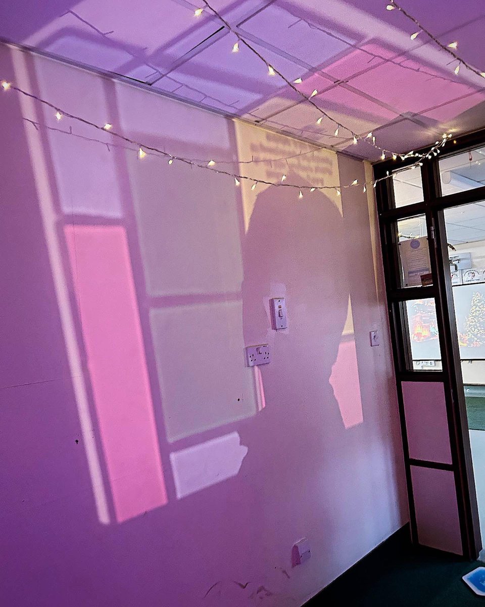 MissArthur_'s tweet photo. Our new light box has been very popular this week. We’ve enjoyed observing how the children have used different resources to create shadows and patterns ❤️💙💜💛💚 https://t.co/1DbHsSE0BM