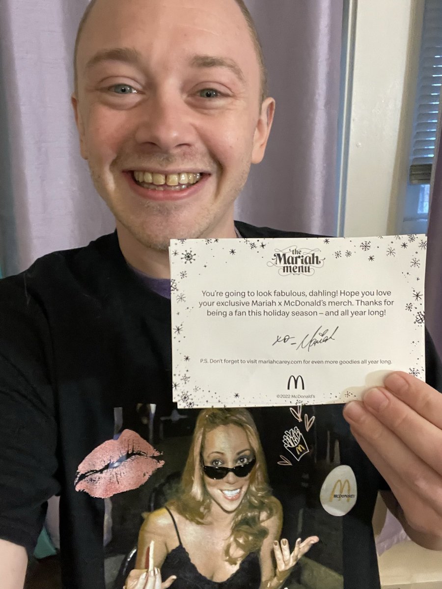 bakedessentials's tweet image. Dreams really do come true. This has been over 30 years in the making for me, not that our Queen recognizes time or anything. Get festive dahhhlings and have a splash #mariahcarey #MariahSZN #lambily #l4l @MariahCarey 🥂🐑