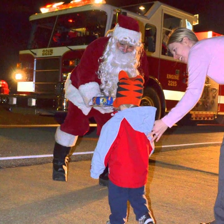 cityofmacedonia's tweet photo. It's the most magical time of the year! 🎅🎁🚒 The Macedonia Fire Department's #SantaDelivery Program bags are ready for pickup. Return your bags by Dec. 1 to guarantee that Santa will stop at your house on his delivery route. https://t.co/ffC2CLF9tq
@ml3947 #macedoniaohio https://t.co/ksr2UpmPsW