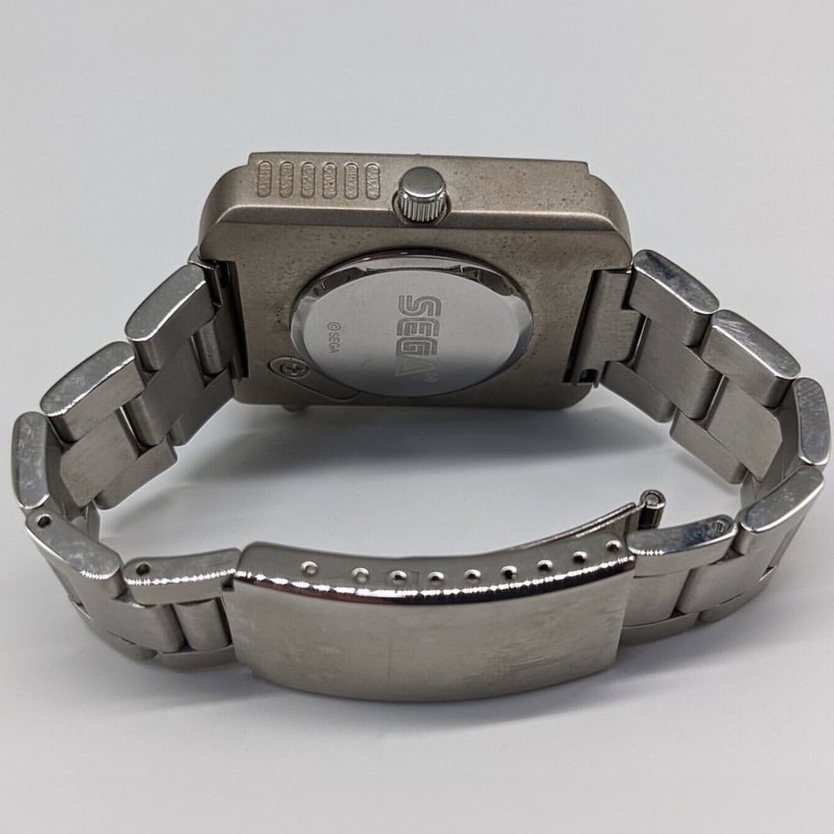StreetFashion01's tweet photo. This SEGA Dreamcast Watch is a replica of SEGA’s 1998 Games Console - Only 400 exist (2013) https://t.co/wiTMV3K5WM