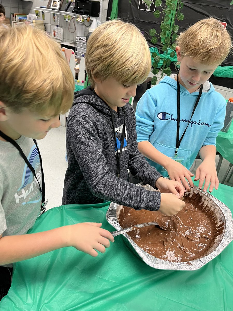 LCESLyons's tweet photo. Jurassic Park continues as 4th grade scientists dig in dino feces to collect clues about the animal’s diet. https://t.co/b28PVp3t3W