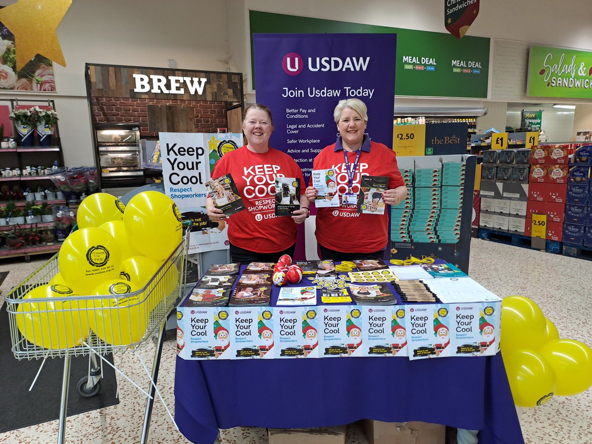 Renburlin09's tweet photo. Great engagement from SM, Chris Oliver, colleagues and customers whilst supporting instore Rep, @GillPaterson3 with a 'Respect For Shopworkers' Campaign at Morrisons, Worthing.
#freedomfromfear #Respect23
@DanielAdams79 @UsdawSouthern @UsdawUnion https://t.co/pWlxJYpH8G