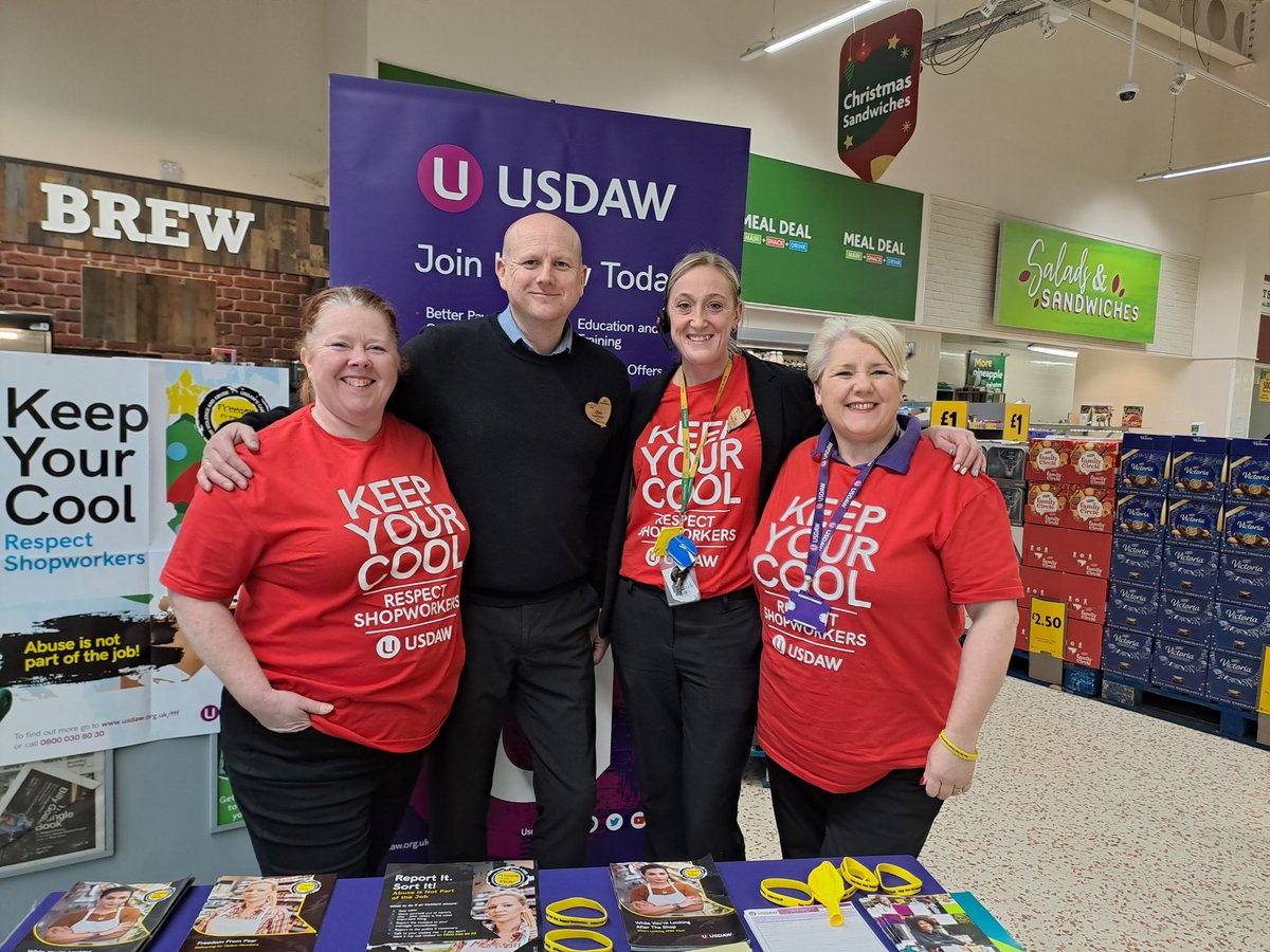 Renburlin09's tweet photo. Great engagement from SM, Chris Oliver, colleagues and customers whilst supporting instore Rep, @GillPaterson3 with a 'Respect For Shopworkers' Campaign at Morrisons, Worthing.
#freedomfromfear #Respect23
@DanielAdams79 @UsdawSouthern @UsdawUnion https://t.co/pWlxJYpH8G