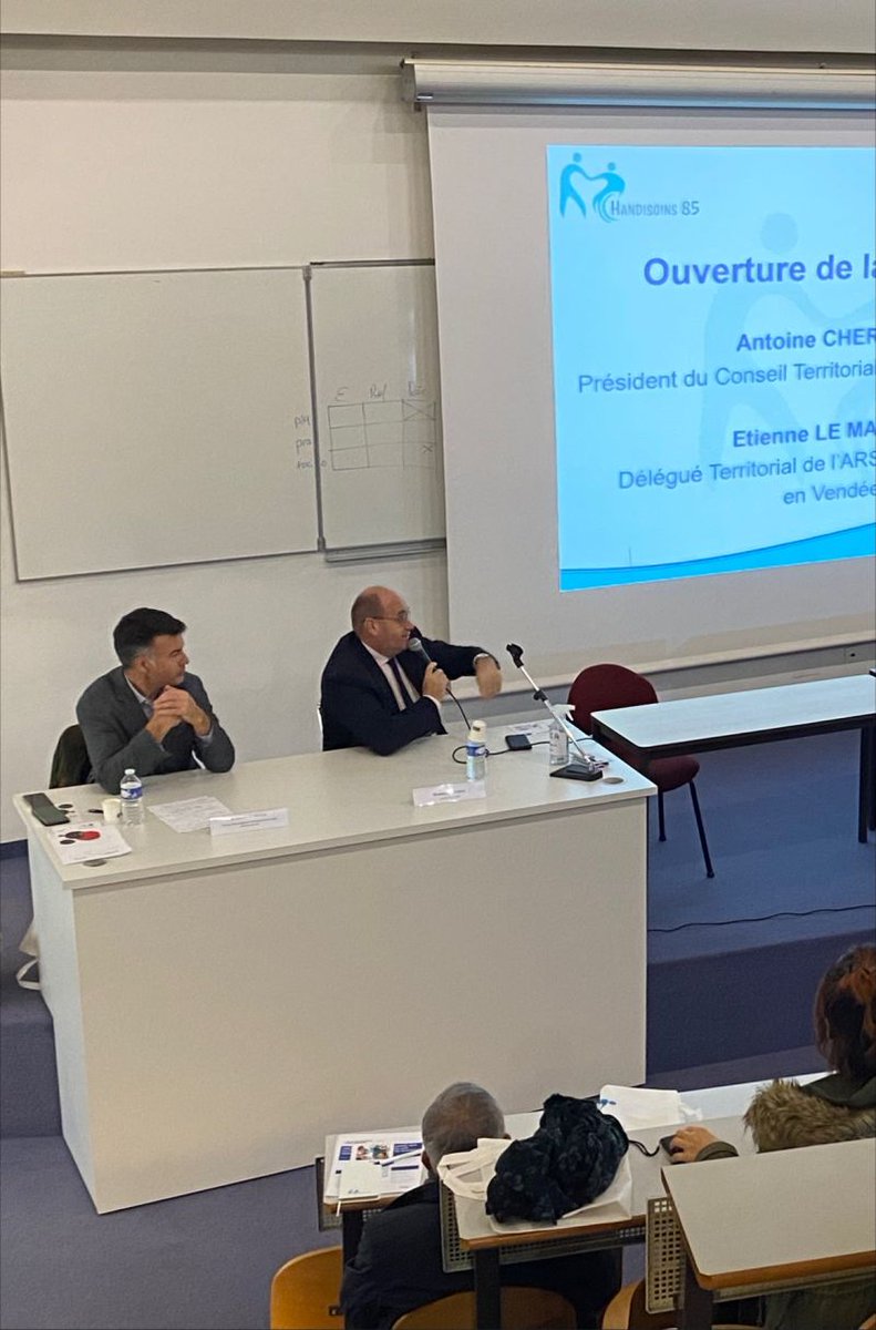 Antoine_Chereau's tweet photo. Merci à Sylvie Verbrugghe et aux équipes d’@handisoins85 pour cette matinée de sensibilisation !

Merci aux professionnels hospitaliers et libéraux et aux associations qui œuvrent au quotidien pour favoriser l’accès aux soins des personnes en situation de handicap ! 🙏 https://t.co/mhocU6F0jX