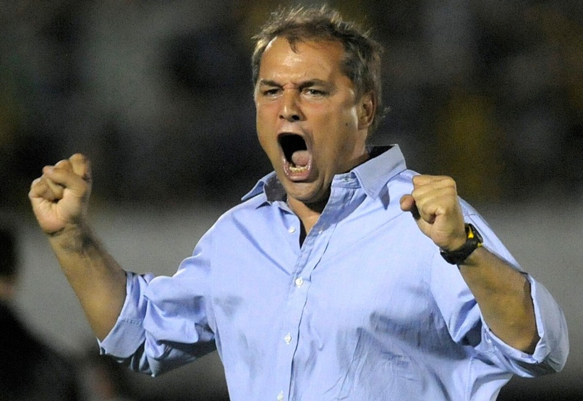 diegosilva_lolo's tweet photo. Diego Aguirre     /      Diego Aguirre
nuevo DT de               si llega una 
Peñarol                   oferta de Arabia https://t.co/ySipHuQa60