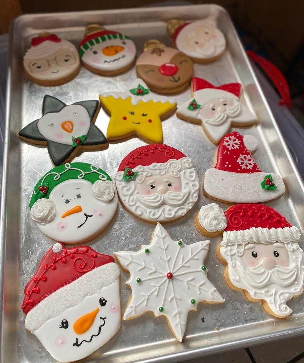 PattyGize's tweet image. En #Gizebakery nos estamos preparando para la época más linda del año 🎄🎁🎅
A partir del 1ero de diciembre tendremos la casa llena con dulces galletitas y alfajores ✨️
Pueden y deben 🤭 de hacer sus pedidos con anticipación, ya estamos tomando órdenes y reservando fechas 📝