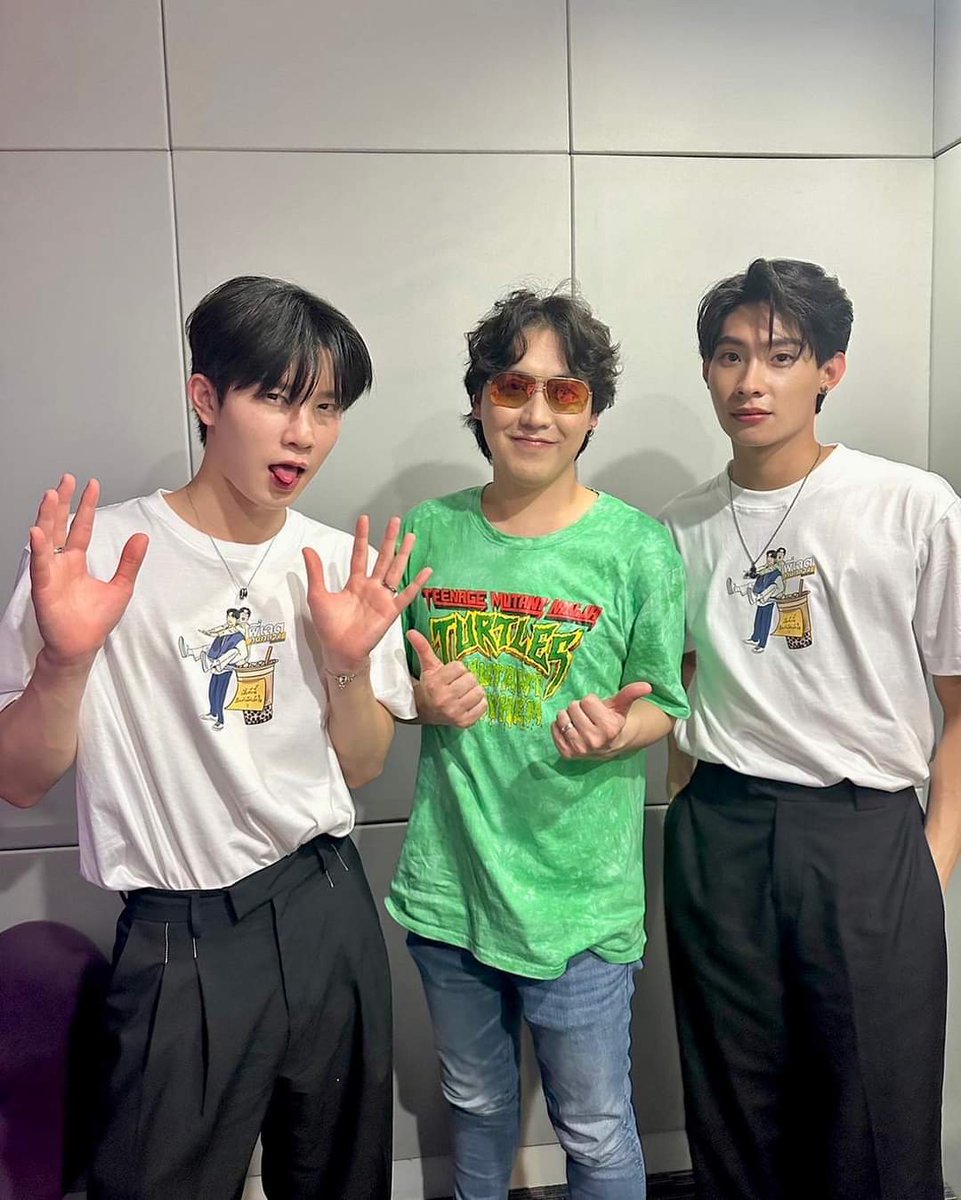 YimOfficialFC's tweet photo. [PIC] 231121  Dong Sira facebook Updates -พูดคุยเรื่องหลอน ๆ ของ 2 หนุ่ม ใน Mellow pop ghost club คลับหลอนตอนดึก 

#Mynameis_yim #TutorKrp
#MCDong https://t.co/tTh9rxfUdT