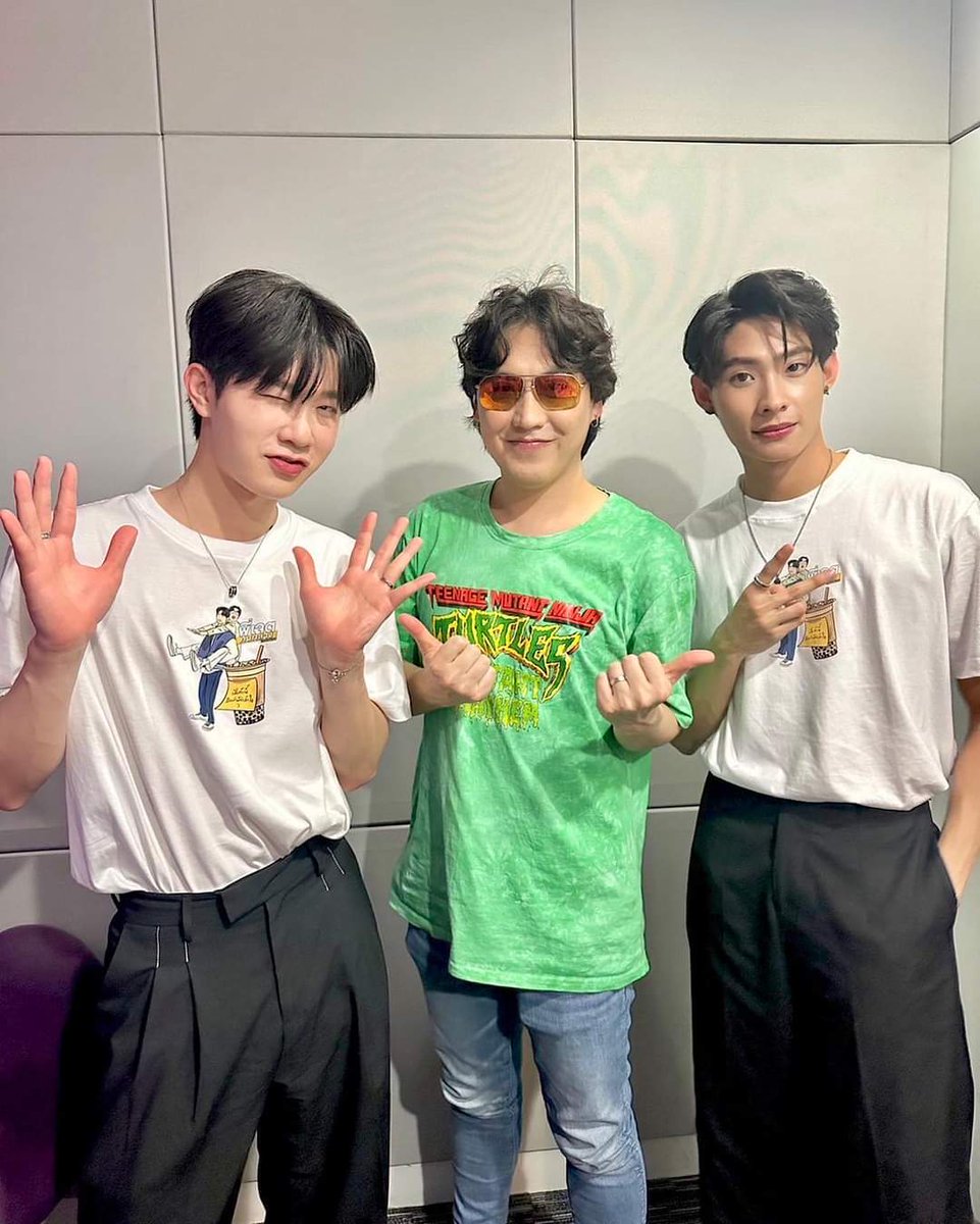 YimOfficialFC's tweet photo. [PIC] 231121  Dong Sira facebook Updates -พูดคุยเรื่องหลอน ๆ ของ 2 หนุ่ม ใน Mellow pop ghost club คลับหลอนตอนดึก 

#Mynameis_yim #TutorKrp
#MCDong https://t.co/tTh9rxfUdT