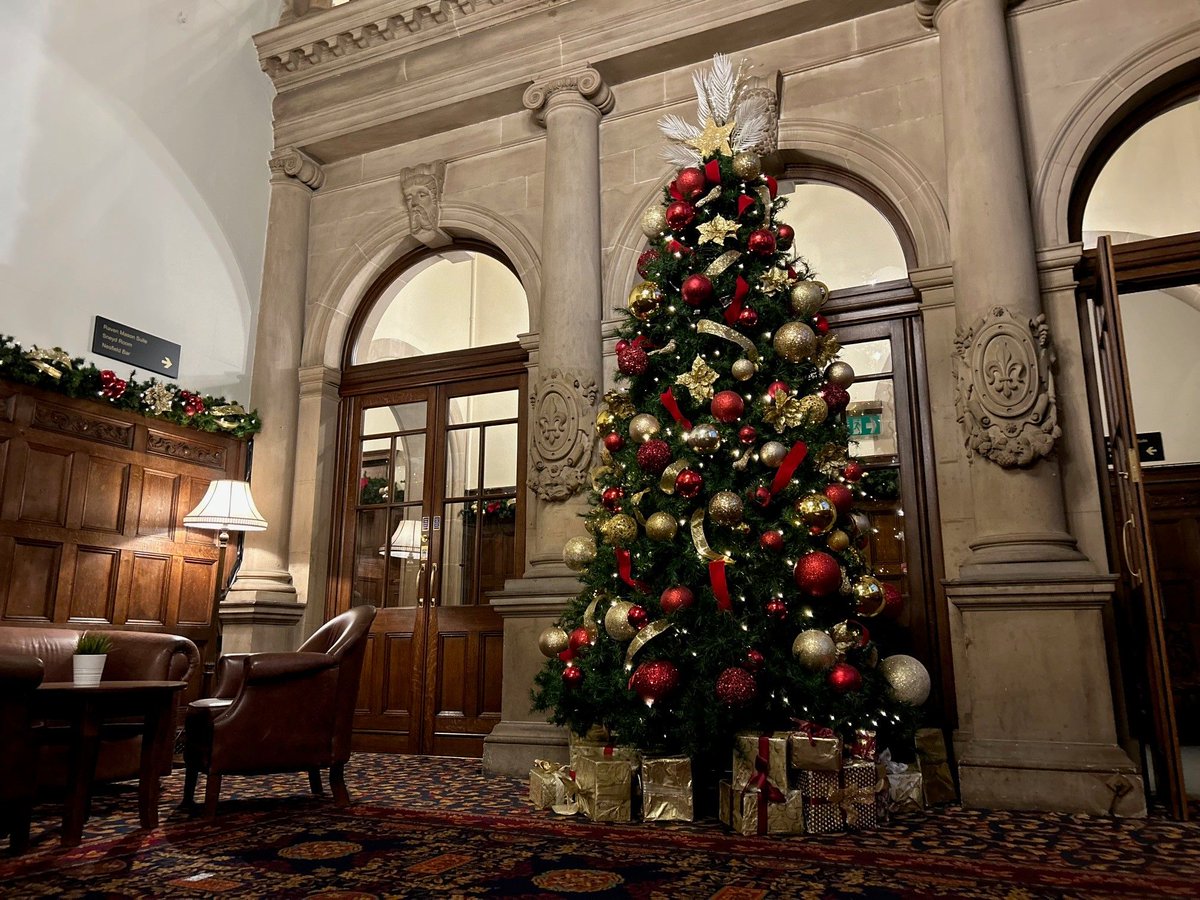 KeeleUniConf's tweet photo. Christmas has officially arrived at Keele Hall 🎄! Who's excited? 🙌
#KeeleHall #LoveKeele https://t.co/AQmj4a0uVl