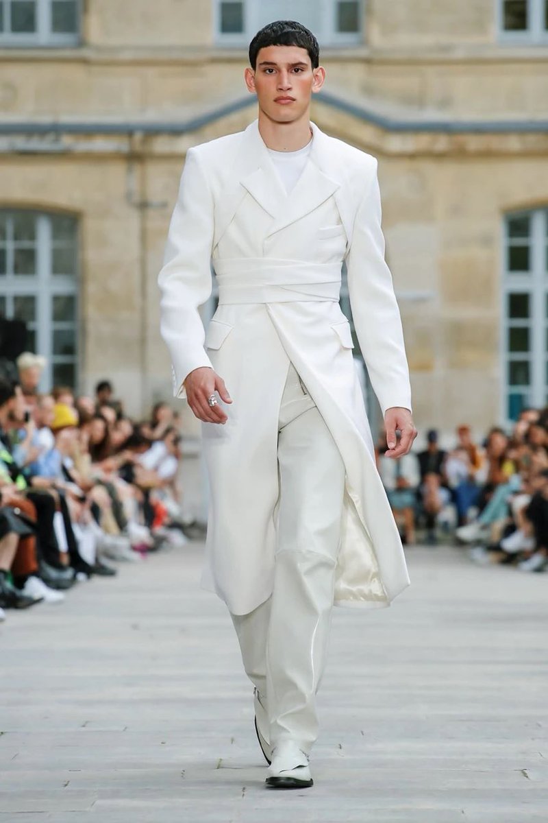 CA1Swift3's tweet image. How would you dress If money was no consideration?