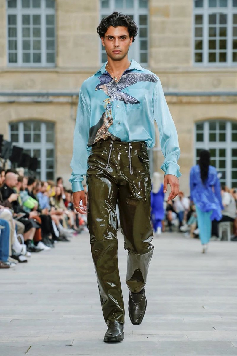 CA1Swift3's tweet image. How would you dress If money was no consideration?