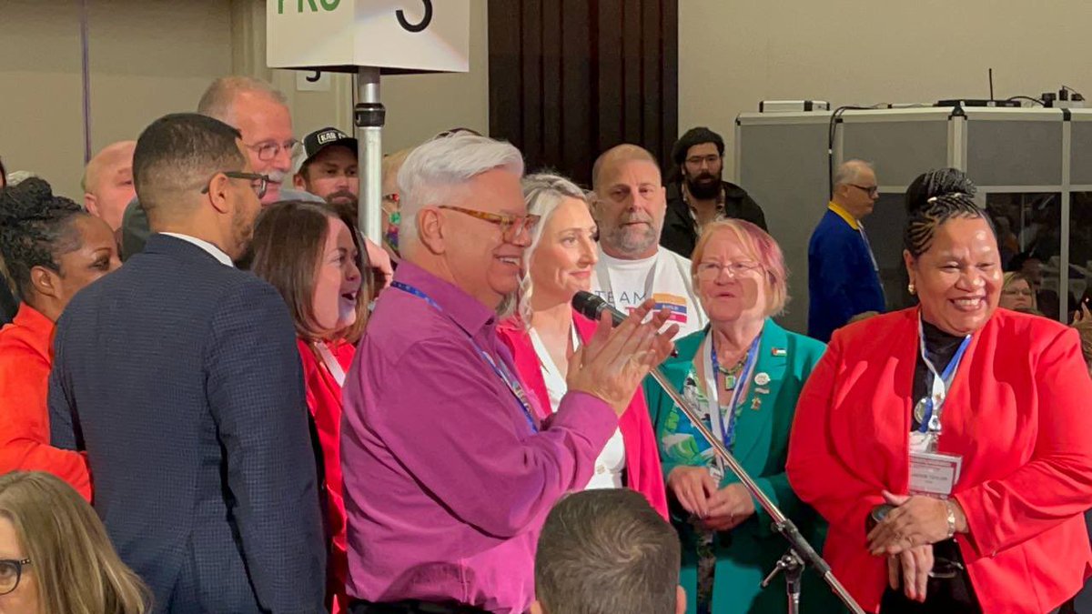 Today at the OFL Convention  Laura Walton was acclaimed as the new President! Cupe 1734 would like to send out a big Congratulations to you Laura in your new role! 

Thank you for all of your hard work as the OSBCU President and all that you have done for Education Workers!