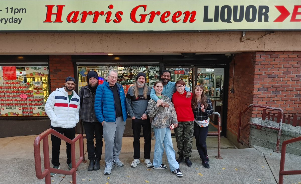Congrats to Harris Green Liquor store workers in Victoria on ratifying a first union contract! 🍻✊ Liquor store workers continue to organize, bargain and WIN across the Province to raise standards in the private liquor industry. Learn more beverageworkersrising.org ⬅️