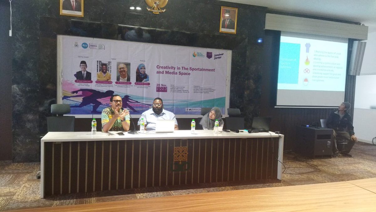 meistra's tweet photo. Becoming a speaker with Shaun Anderson (Loyola Marymount University, USA) discussion about sports entertainment in the seminar series held by UIN Sunan Kalijaga, Yogyakarta collaboration with the Bung Karno Center for Communication Sports on 20 Nov 2023 in Yogyakarta, Indonesia. https://t.co/8QxI4CI03X